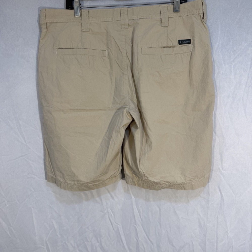Columbia Khaki Shorts Flat Front Beige Men's Size 36 Breathable Preppy Casual